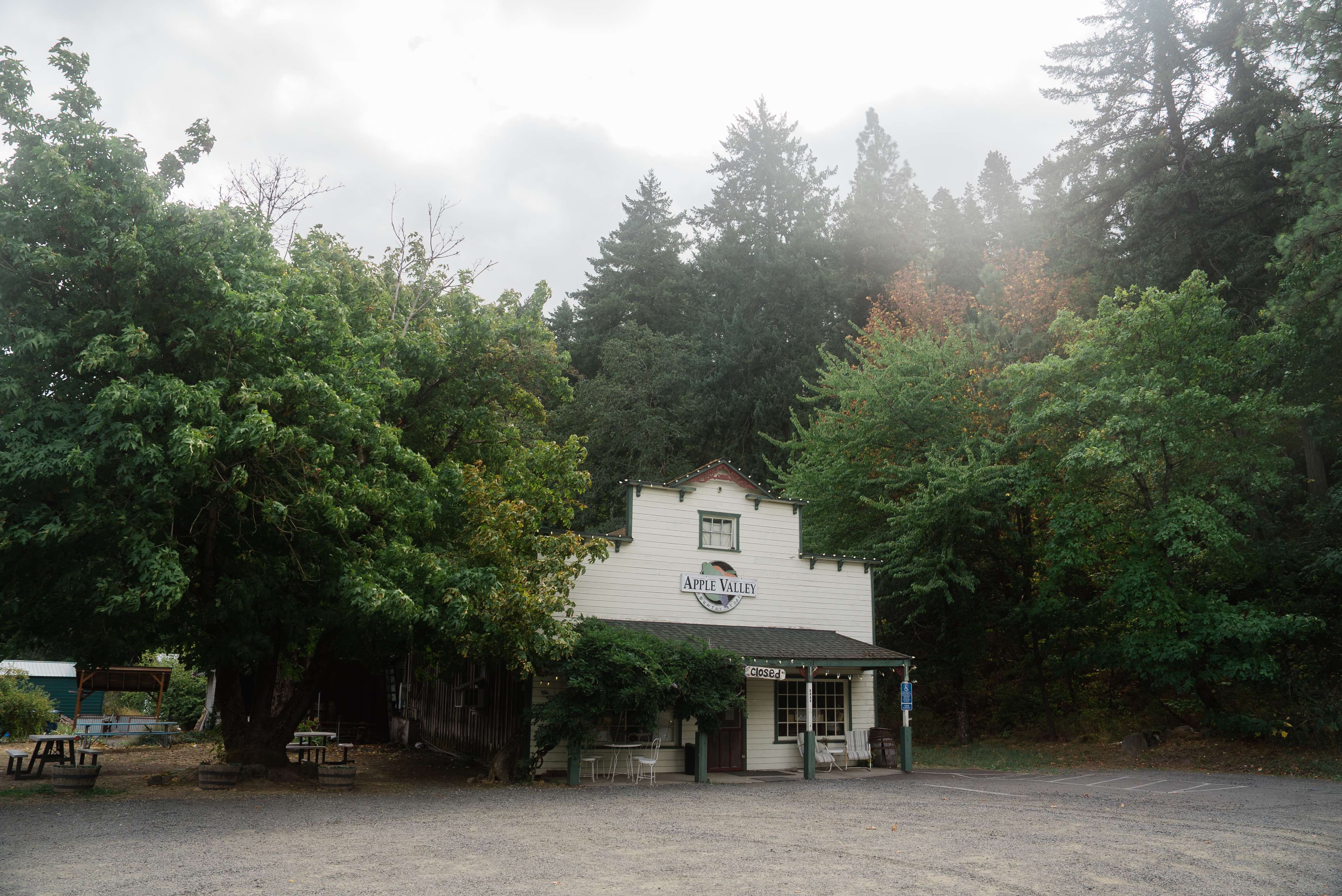 All the Best Stops on the Hood River Fruit Loop Chris & Sara